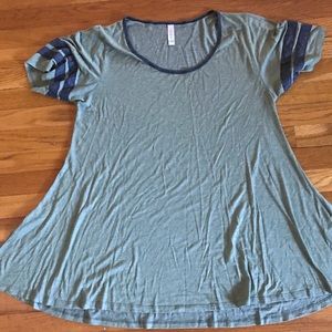Lularoe Perfect Tee Large